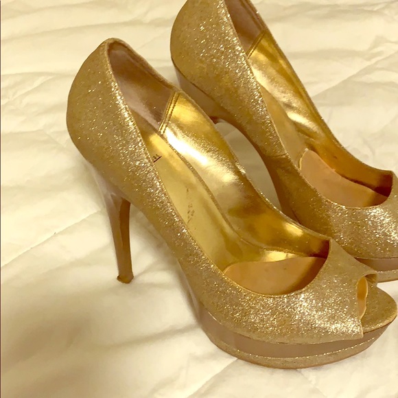 Shoes - Picture 2 of 6